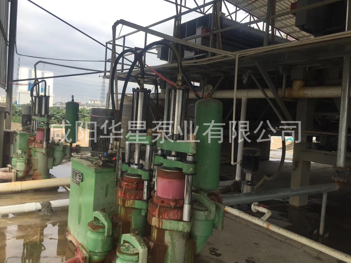 陶(táo)瓷柱塞泵使用(yòng)現場(chǎng)河(hé)道(dào)調蓄(xù)池河(hé)道清淤現場