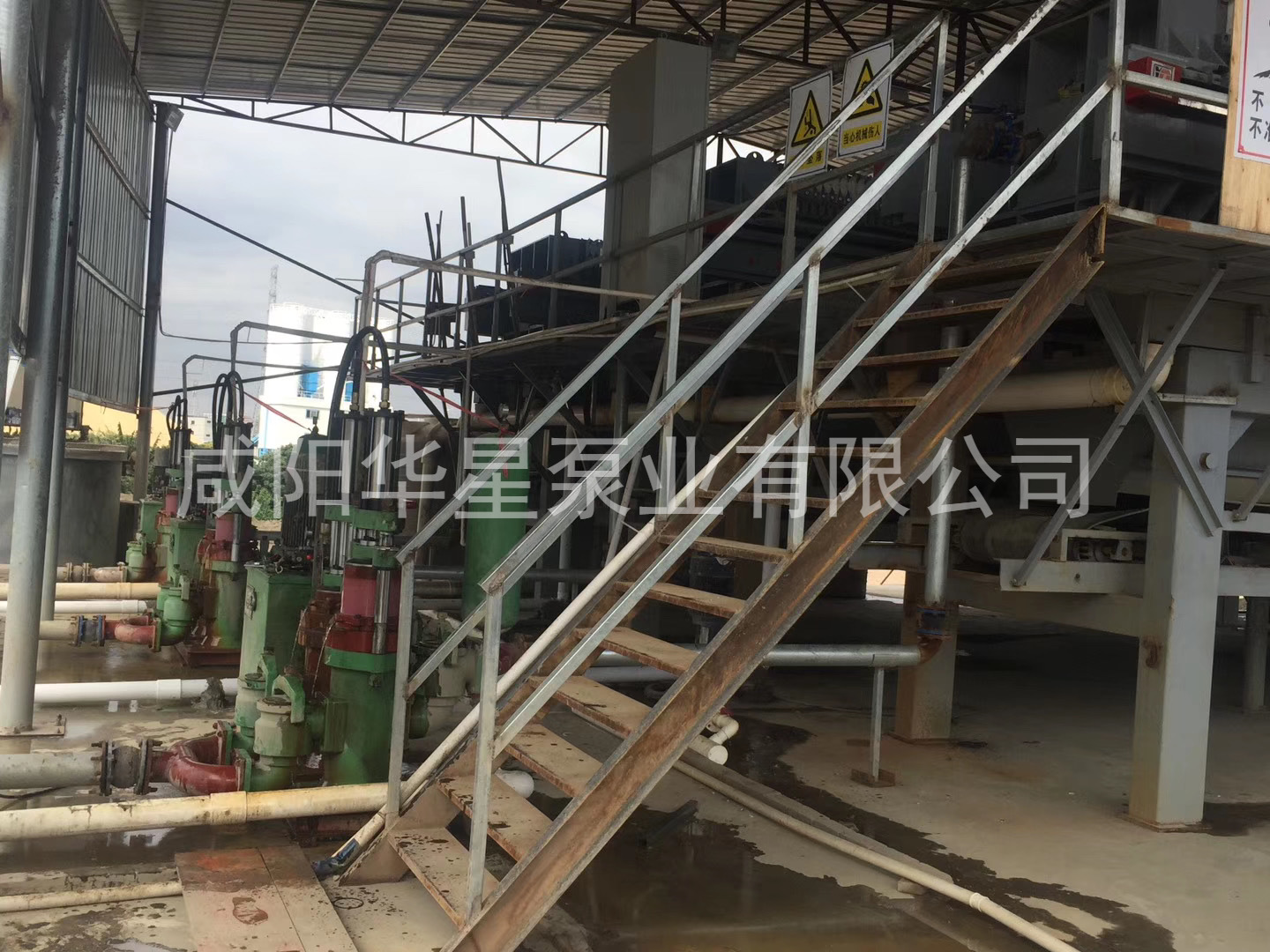 壓濾機入料泵(bèng)結構簡單、易維(wéi)修、結構設(shè)計