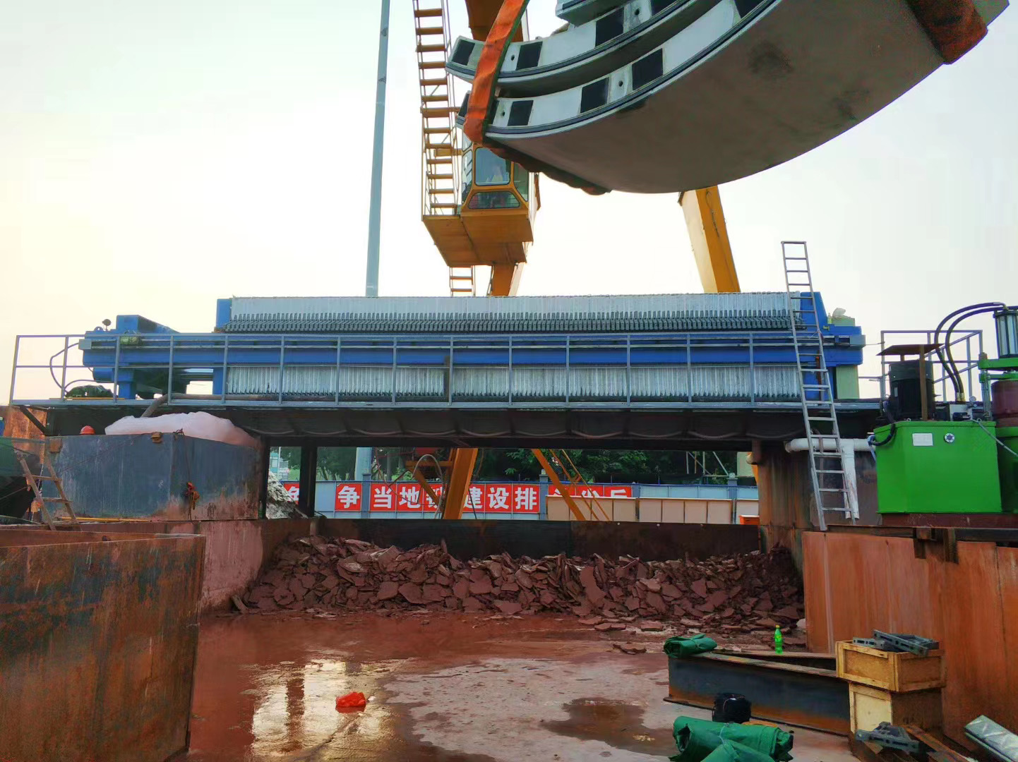 大流(liú)量陶瓷(cí)柱塞泵壓濾機進料泥(ní)漿泵